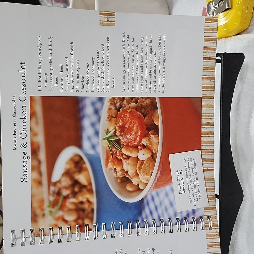 101 COZY CASSEROLES COOKBOOK by GOOSEBERRY PATCH - Picture 2 of 5